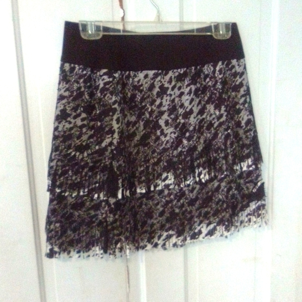 Size 2 Anne Taylor skirt amazing details fringed black and white layered lace .